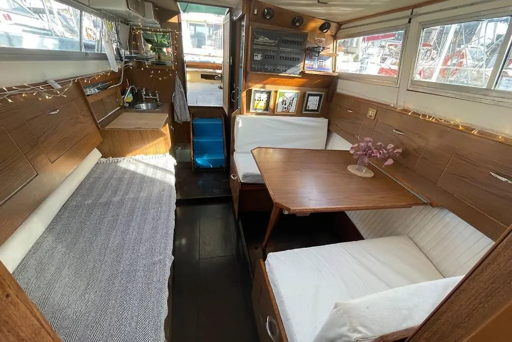 Beautiful 70S Vintage Yacht Boat In Barcelona Hotel Sant Adria de Besos