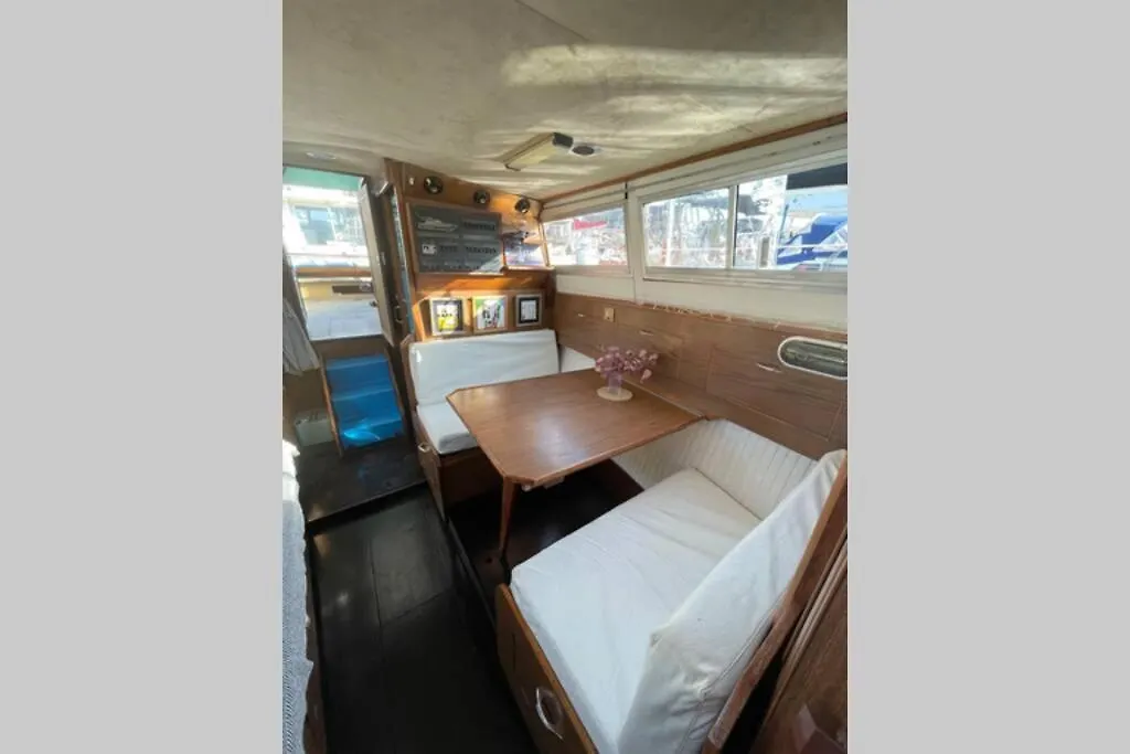 Beautiful 70S Vintage Yacht Boat In Barcelona Hotel Sant Adria de Besos Spain