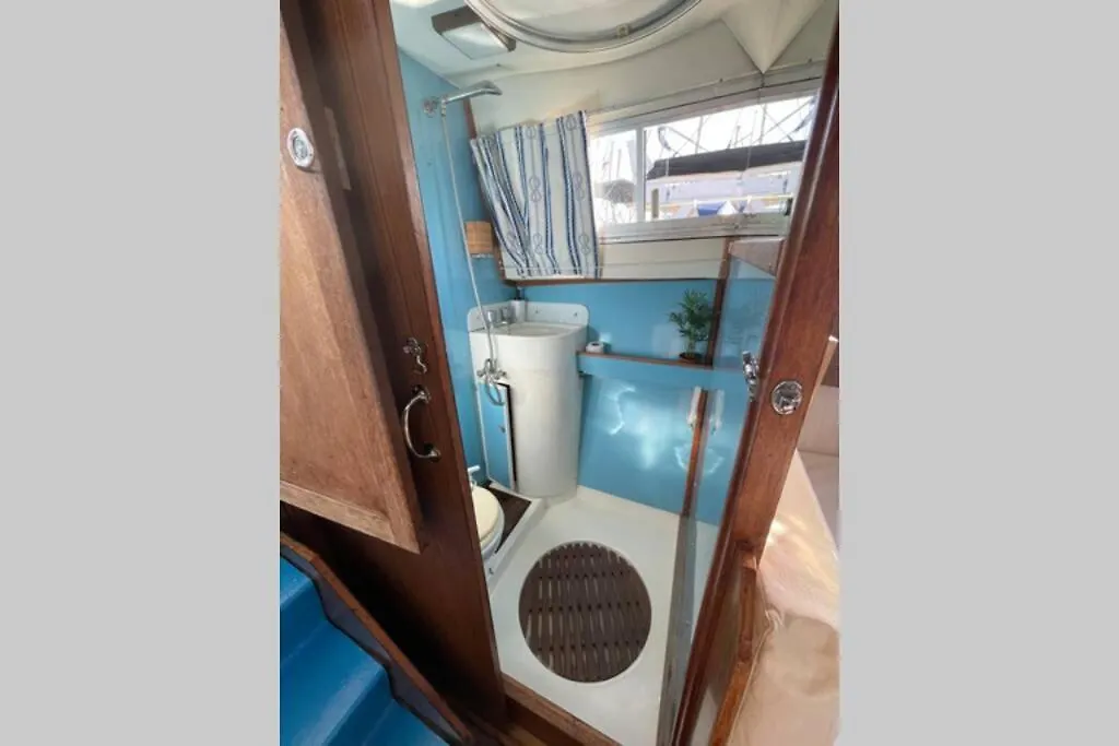 Botel Beautiful 70S Vintage Yacht Boat In Barcelona Hotel Sant Adria de Besos