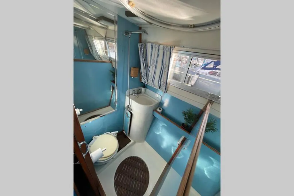 Beautiful 70S Vintage Yacht Boat In Barcelona Hotel Sant Adria de Besos Spain